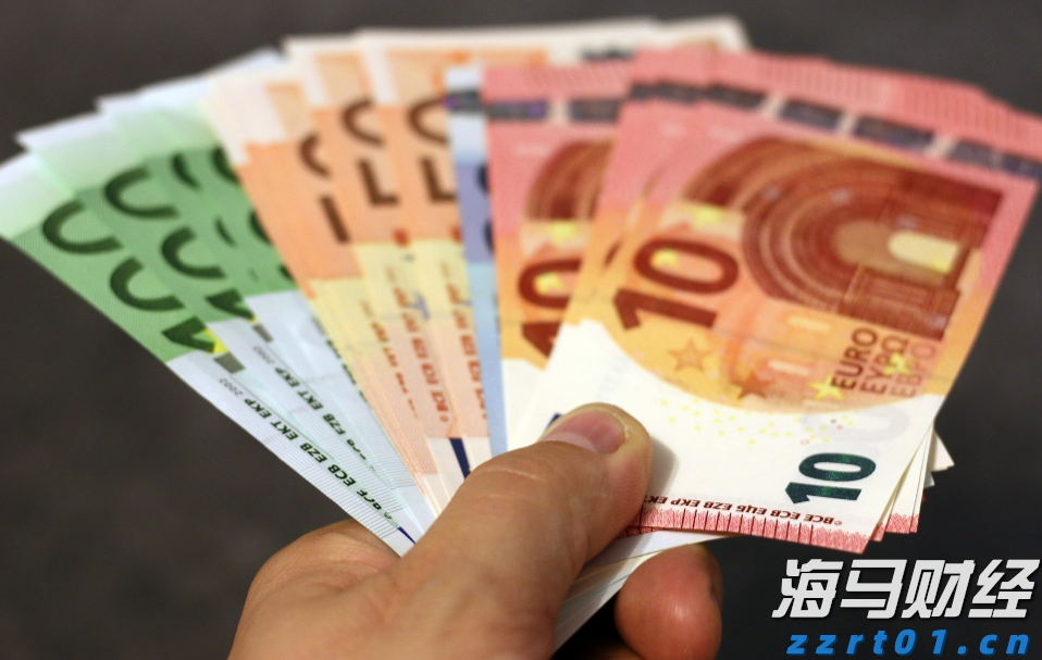 第十五届全运会男子篮球成年组A组参赛球队抵达贵港